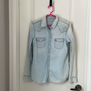 GAP Button-Up Long Sleeve Shirt